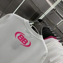 발렌시아가 25' 뉴  레터링 몰드 크래프트 티 (해외 배송)